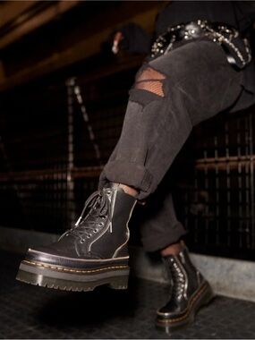 100% Leather Jadon Zip Dr.Martens